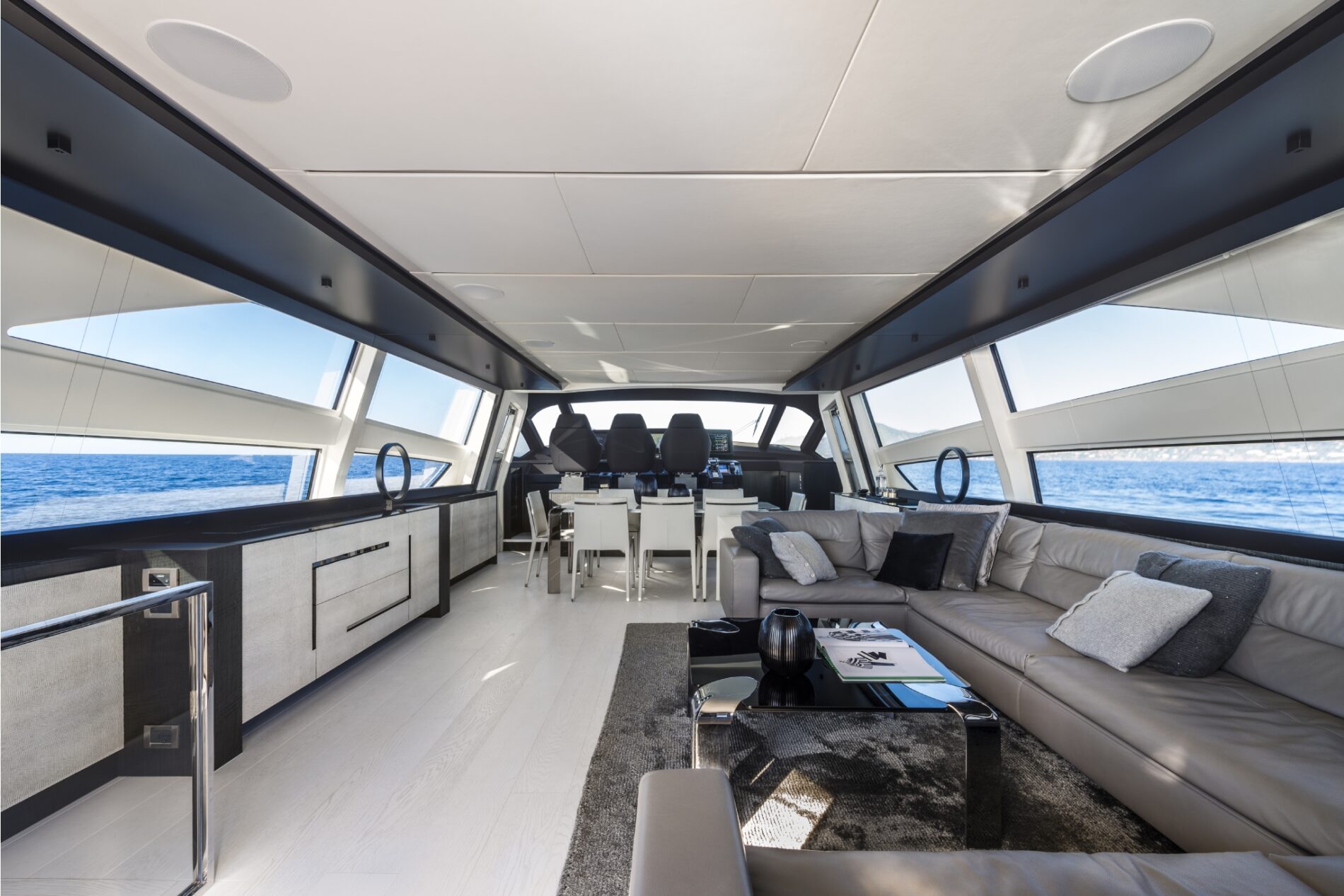 Pershing 9x MennYacht Your Yachting Partner