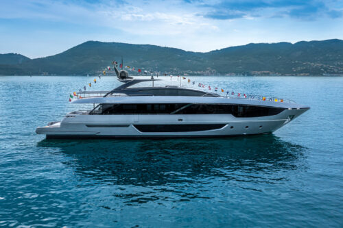 Riva 102’ Corsaro Super: new spaces to enjoy in comfort and conviviality.