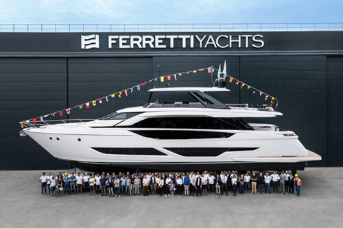 FERRETTI YACHTS 860: THE FIRST UNIT HITS THE WATER