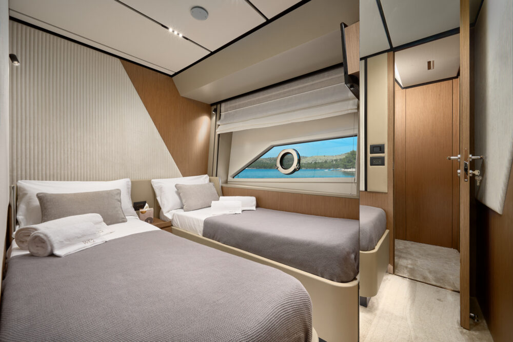 Ferretti Yachts 720 „WE2” - Wyróżniony 