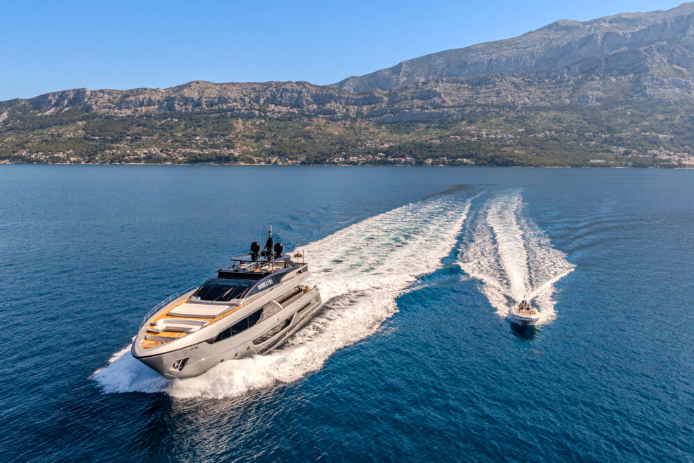 Riva 100 Corsaro „NO STRESS 888“ - Představovat 