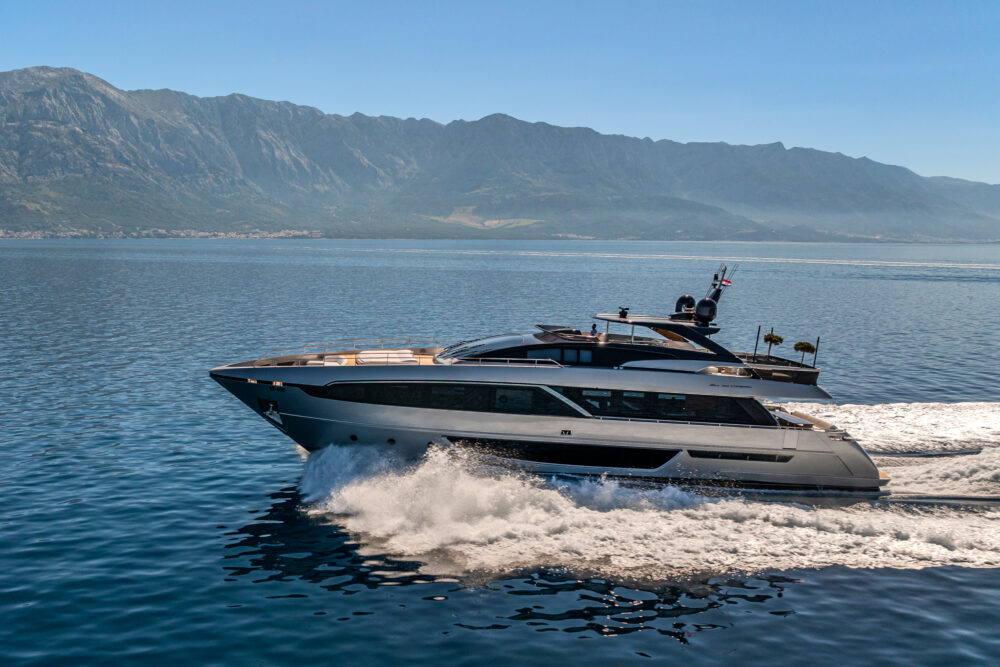 Riva 100 Corsaro „NO STRESS 888“ - Představovat 