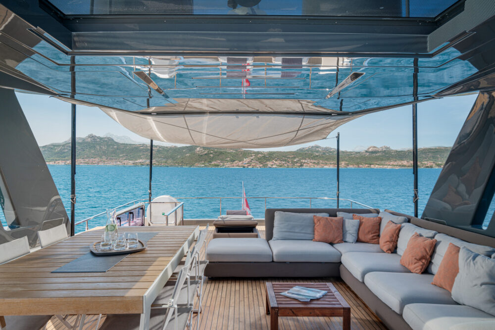 Ferretti Yachts 850 “E3” - In primo piano 