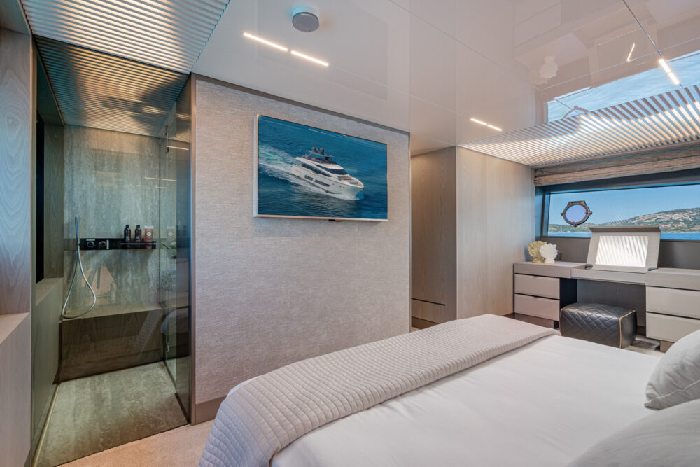 Ferretti Yachts 850 “E3” - In primo piano 