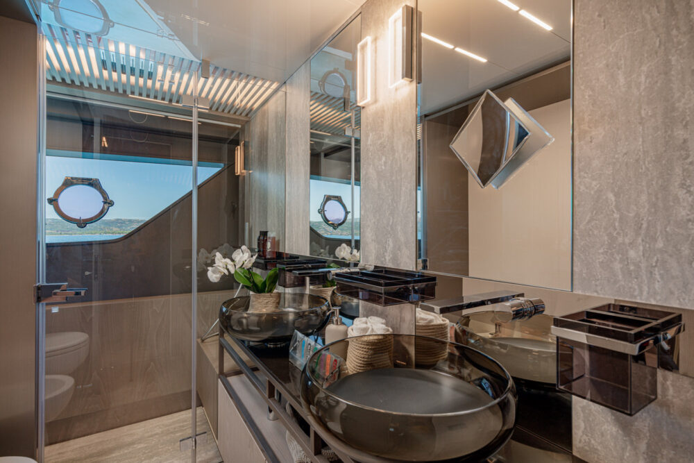 Ferretti Yachts 850 “E3” - In primo piano 