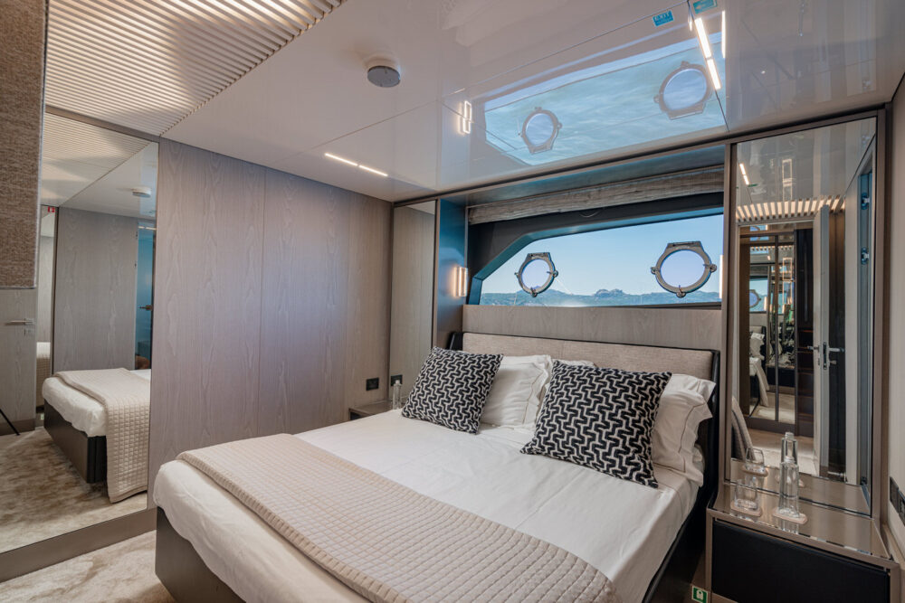 Ferretti Yachts 850 “E3” - In primo piano 