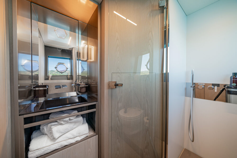 Ferretti Yachts 850 “E3” - In primo piano 