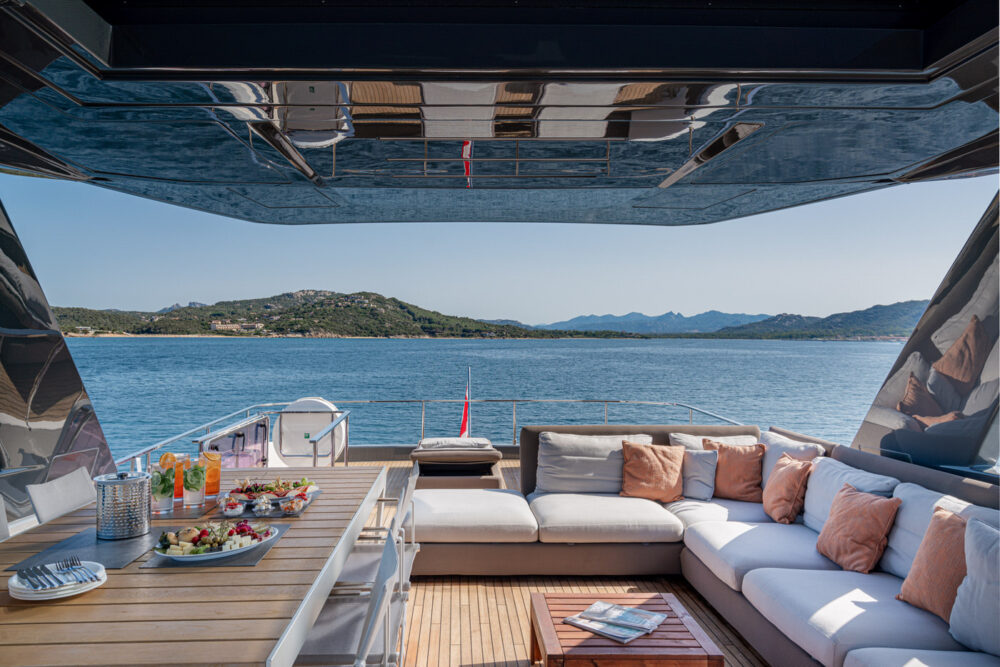 Ferretti Yachts 850 “E3” - In primo piano 
