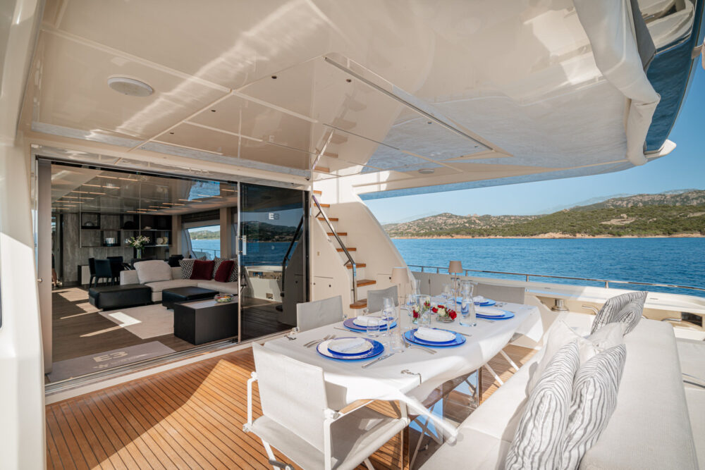 Ferretti Yachts 850 “E3” - In primo piano 