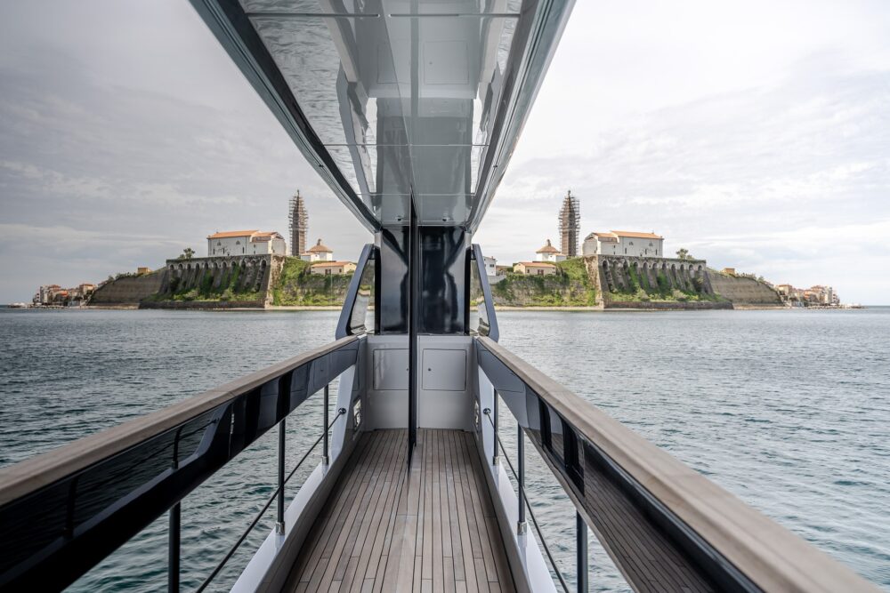 Ferretti Yachts 1000 „ISOTTA” - Zewnętrzny  Ferretti Yachts 1000 „ISOTTA” - Zewnętrzny