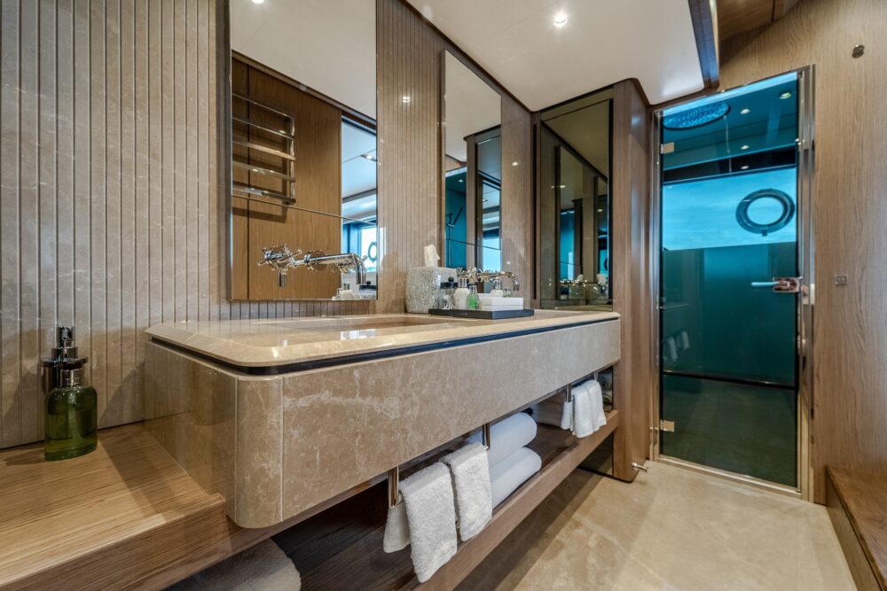 Ferretti Yachts 1000 „ISOTTA” - Wnętrze  Ferretti Yachts 1000 „ISOTTA” - Wnętrze
