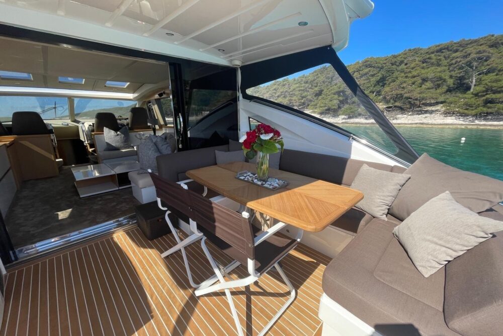 Princess Yachts V 70 „K 1” - Zewnętrzny  Princess Yachts V 70 „K 1” - Zewnętrzny