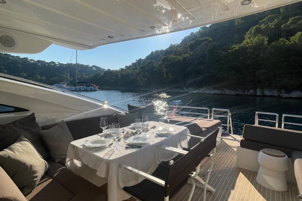 Princess Yachts V 70 „K 1” - Zewnętrzny  Princess Yachts V 70 „K 1” - Zewnętrzny