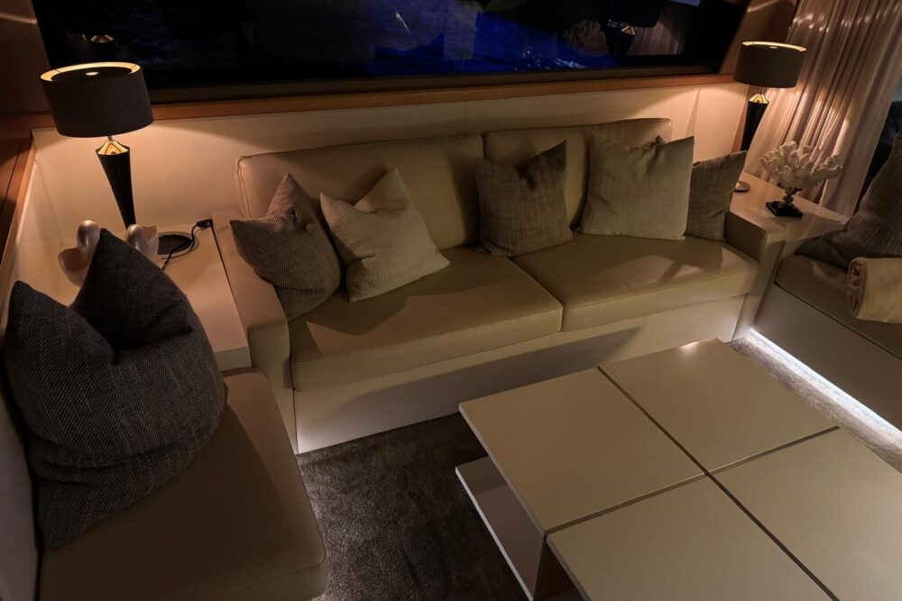 Princess Yachts V 70 „K 1” - Wnętrze  Princess Yachts V 70 „K 1” - Wnętrze