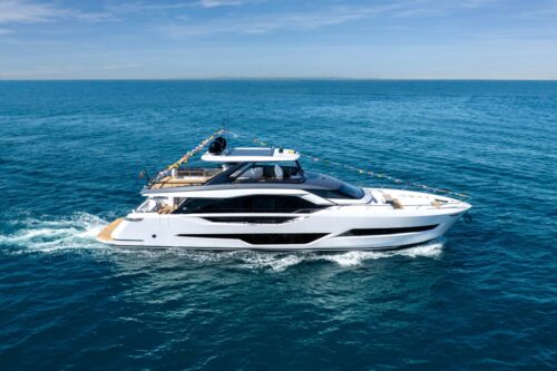 The new Ferretti Yachts 800 enters the water