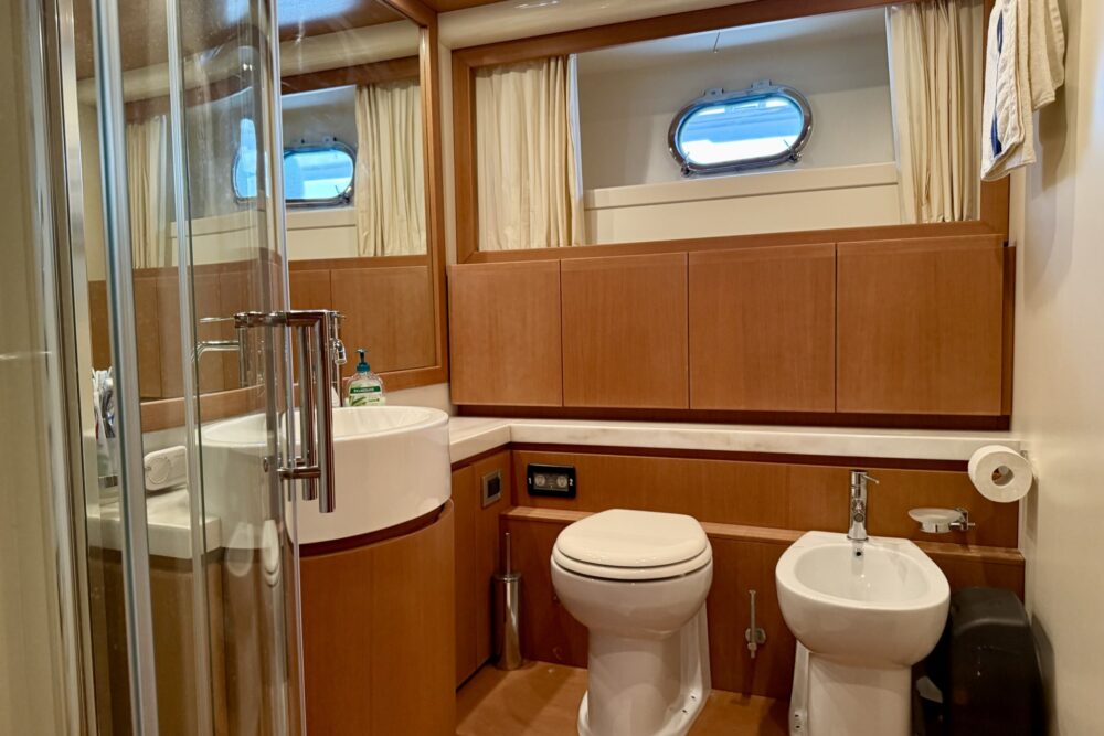 Ferretti Yachts Ferretti 780 “ALGIEDI” - Interior  Ferretti Yachts Ferretti 780 “ALGIEDI” - Interior