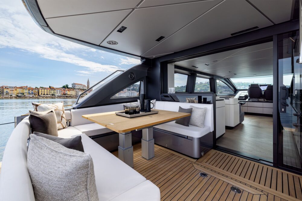 Pershing GTX70 New - Интерьер - Pershing GTX70 New