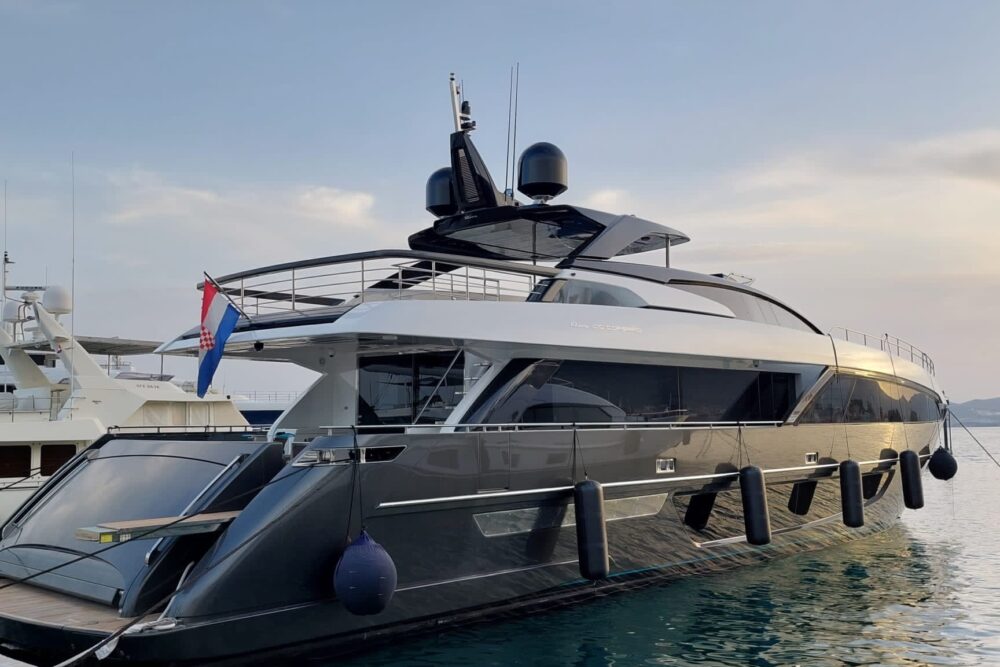 Riva 100 Corsaro „RUŽARIJA“ - Exteriér 