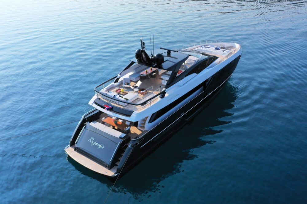 Riva 100 Corsaro „RUŽARIJA“ - Exteriér 