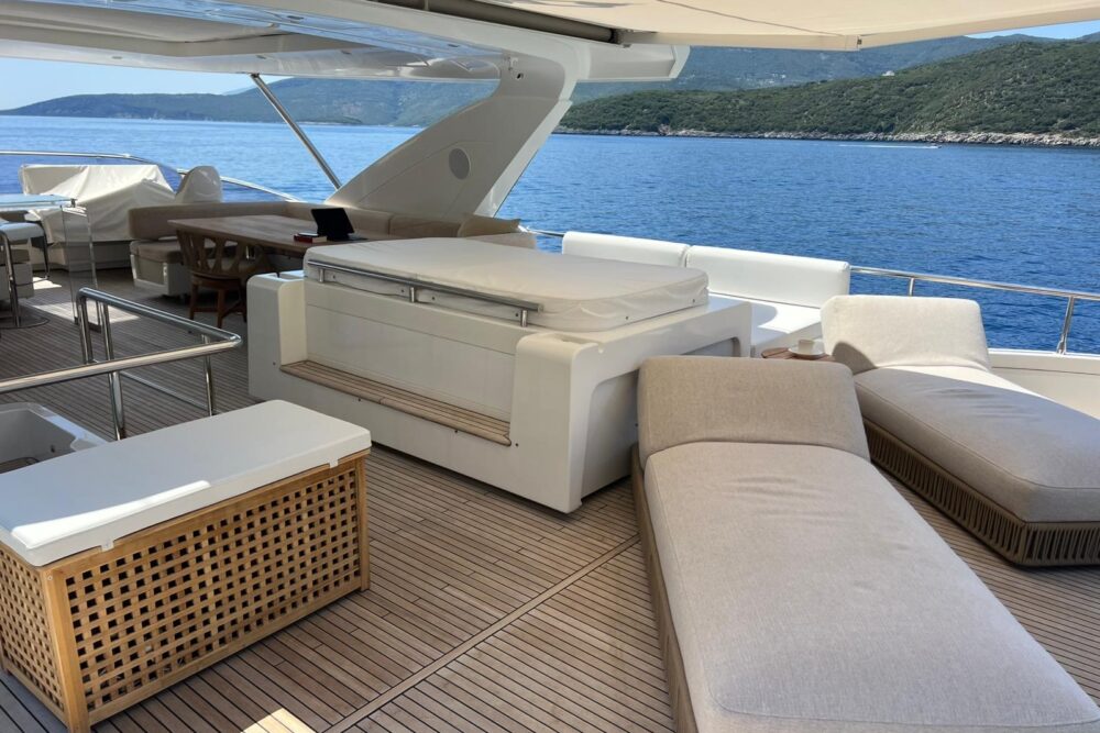 Azimut 80 „STRATUS“ - Exteriér 