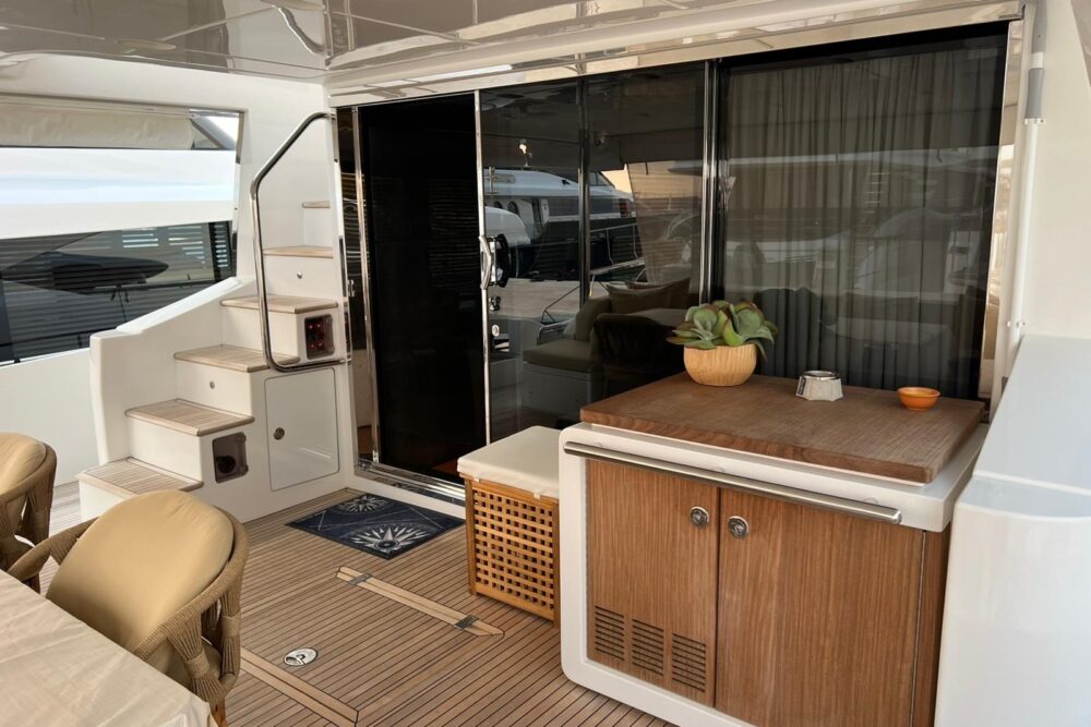 Azimut 80 „STRATUS“ - Exteriér 