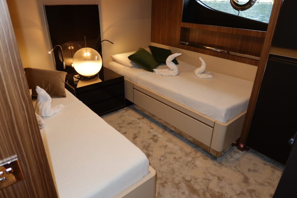 Riva 100 Corsaro „RUŽARIJA“ - Interiér 