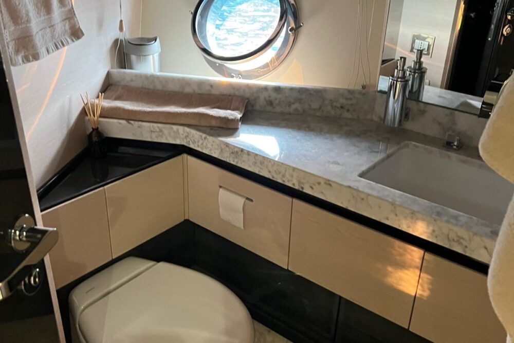 Azimut 80 „STRATUS“ - Interiér 