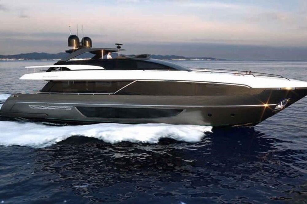 Riva 100 Corsaro „RUŽARIJA“ - Exteriér 