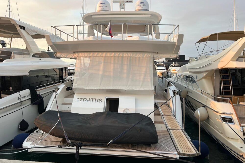 Azimut 80 „STRATUS“ - Exteriér 