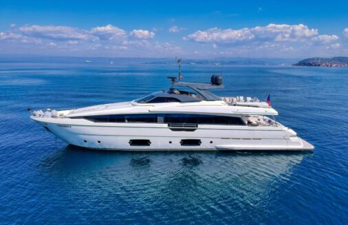 Ferretti Yachts 960