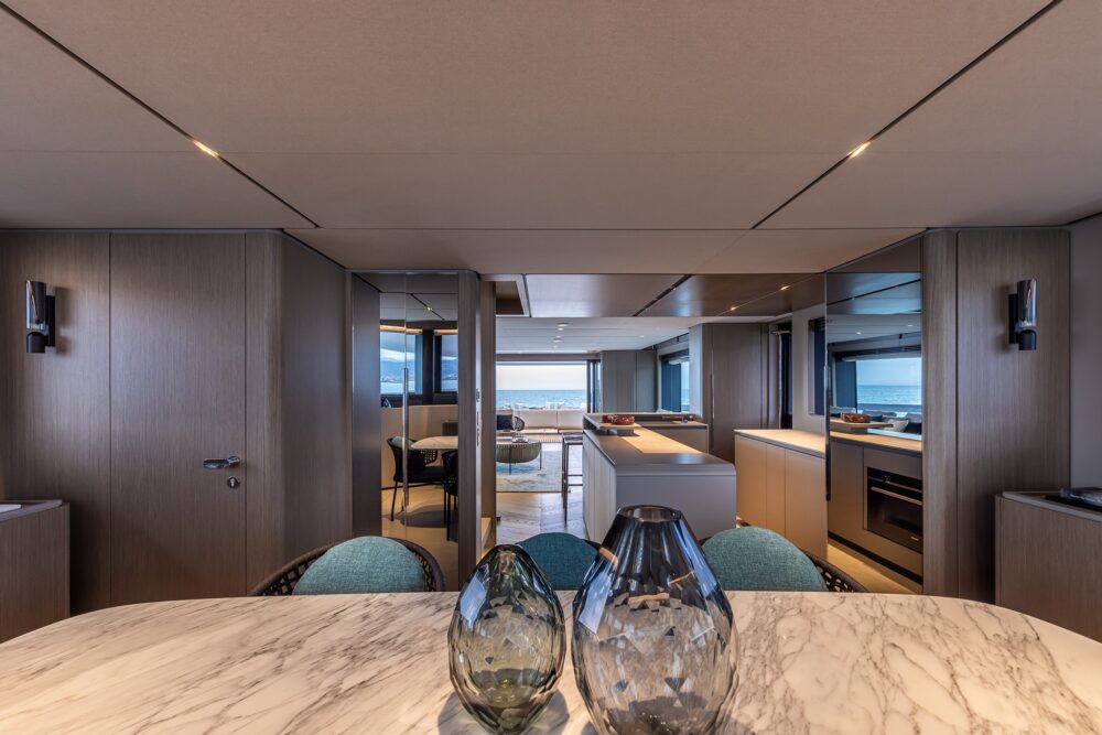 Ferretti Yachts INFYNITO 90 - Интерьер - Ferretti Yachts INFYNITO 90