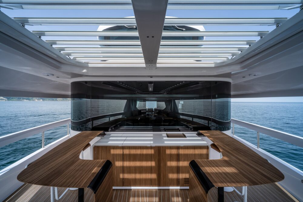 Ferretti Yachts INFYNITO 90 - Интерьер - Ferretti Yachts INFYNITO 90