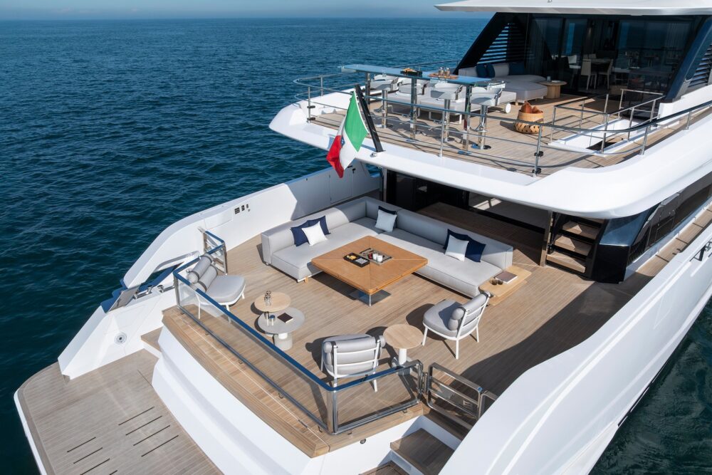 Ferretti Yachts INFYNITO 90 - Внешний вид - Ferretti Yachts INFYNITO 90