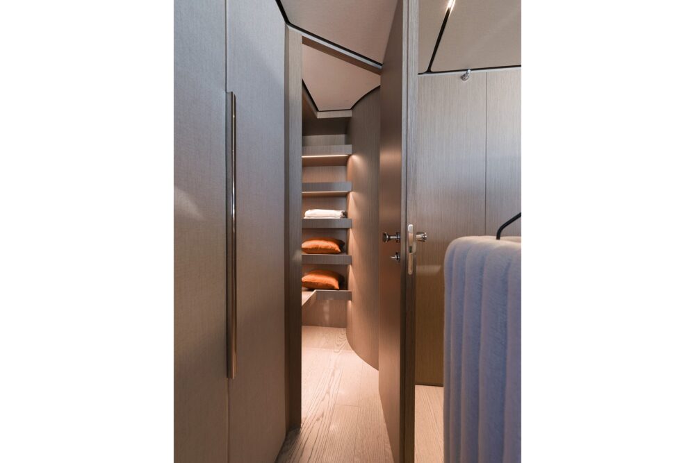 Ferretti Yachts INFYNITO 90 - Интерьер - Ferretti Yachts INFYNITO 90