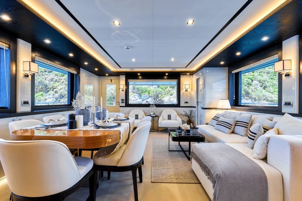 Bering 77 “VAI” - Interior 