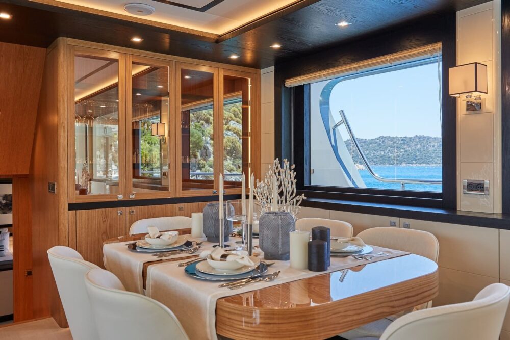 Bering 77 “VAI” - Interior 