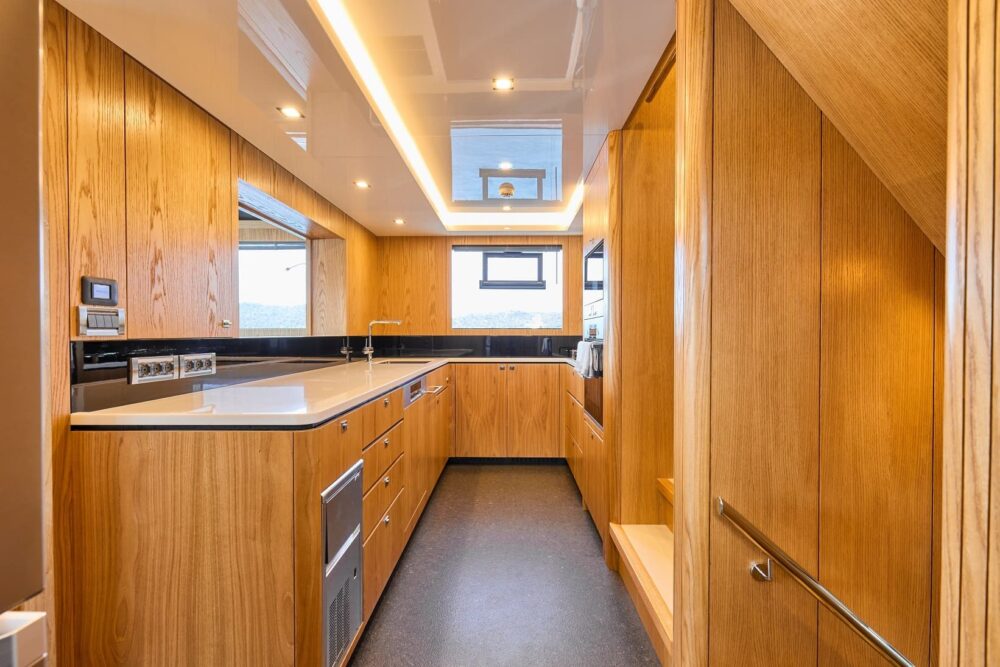 Bering 77 “VAI” - Interior 