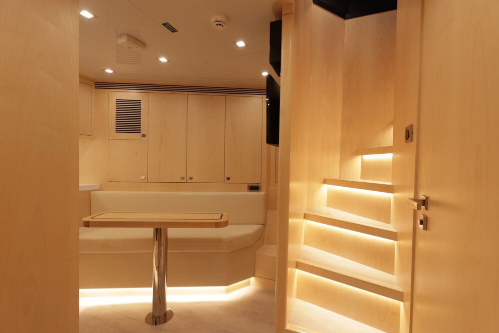 Bering 77 “VAI” - Interior 