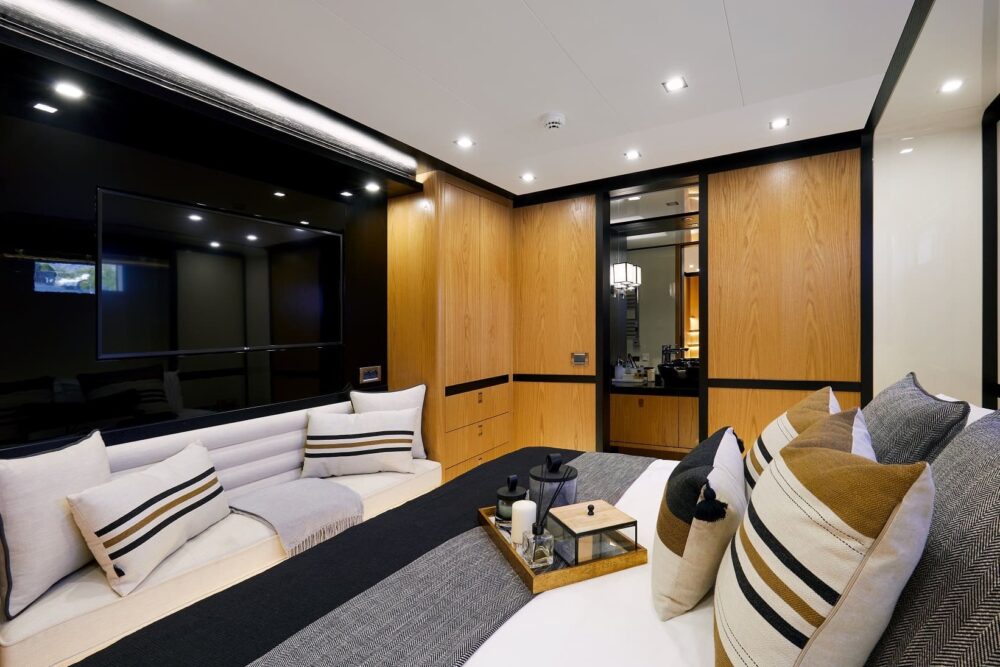 Bering 77 “VAI” - Interior 