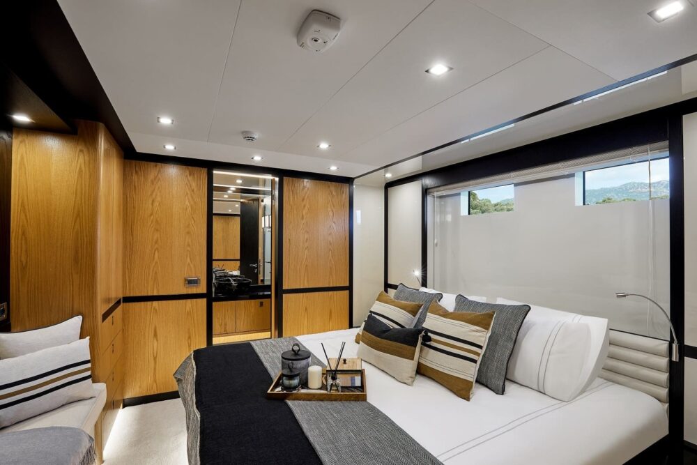 Bering 77 “VAI” - Interior 