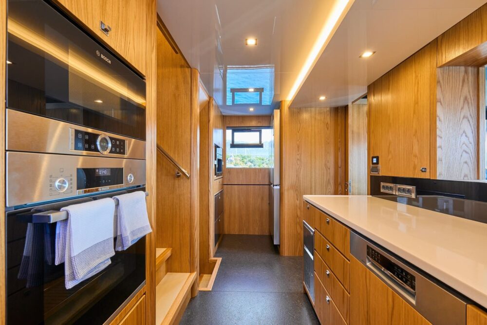 Bering 77 “VAI” - Interior 
