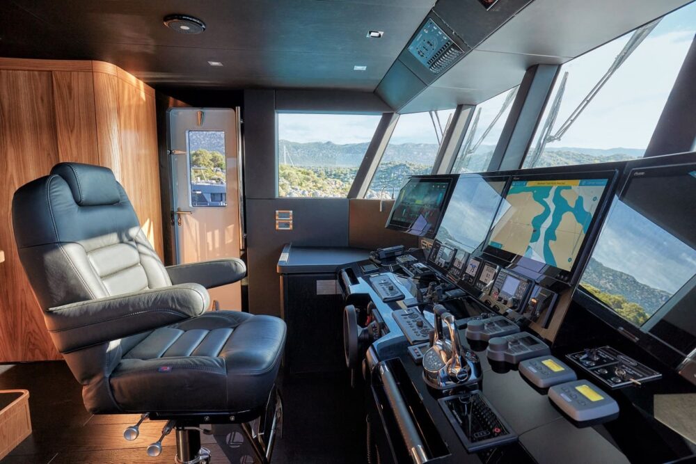 Bering 77 “VAI” - Interior 